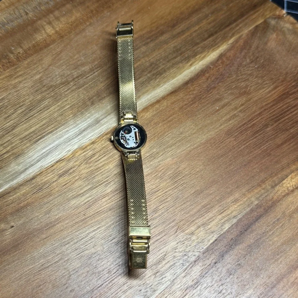 Vintage Seiko Quartz Ladies Watch Black Dial Gold Tone Mesh Band 2Y00-2080 R